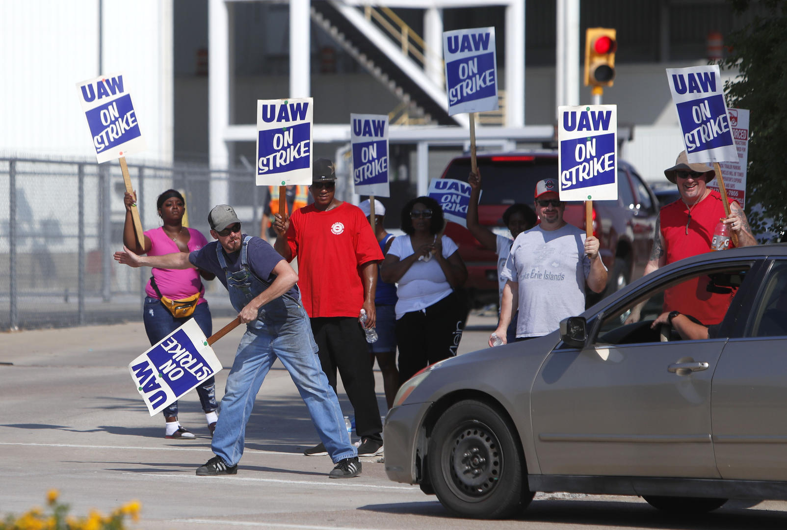 UAW：大众美国工厂工人申请工会选举